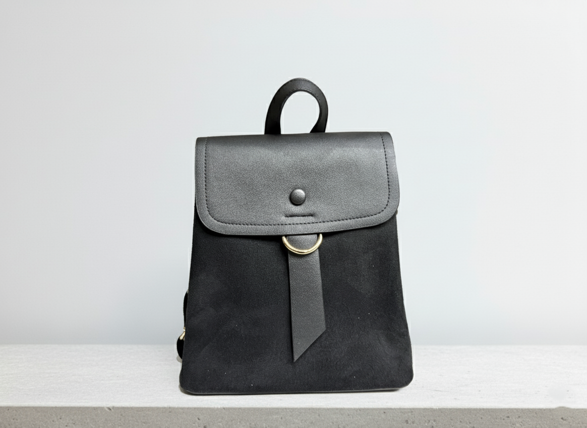 Siyah Minimalist Kapaklı Sırt Çantası