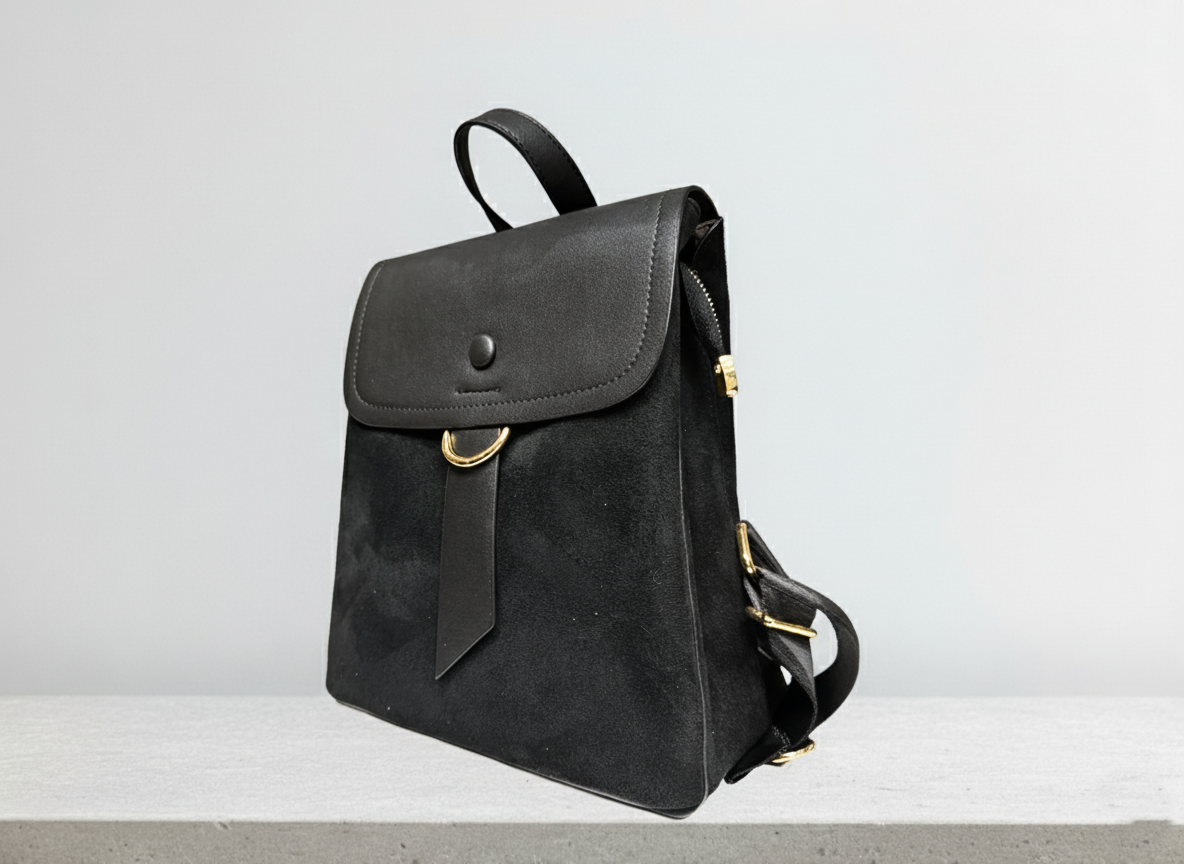 Siyah Minimalist Kapaklı Sırt Çantası